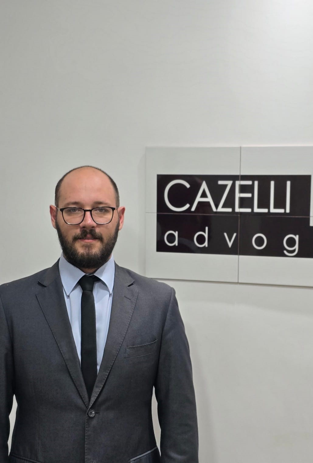 Advogado Henrique Cazelli Perez